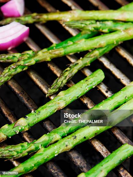 Asparagi Su Il Grill - Fotografie stock e altre immagini di Asparago - Asparago, Griglia per barbecue, Agricoltura