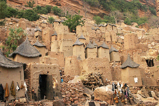 dogon villaggio di irelli in mali - dogon tribe foto e immagini stock