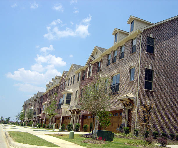 istock Row of Townhomes 184090201