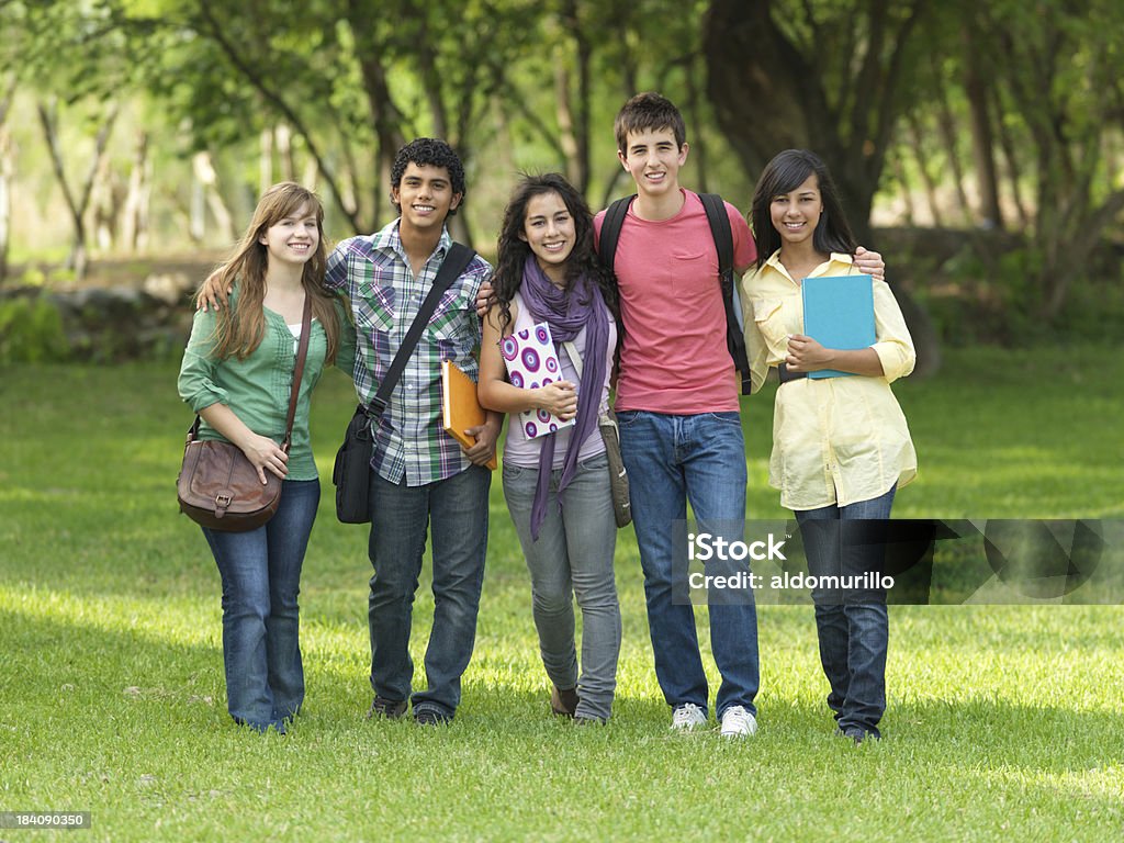 Jeunes étudiants - Photo de Adolescence libre de droits