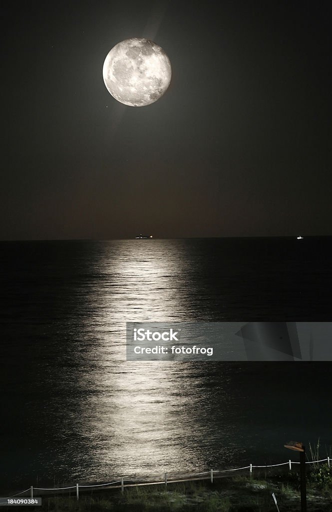 moonrise oceano - Foto stock royalty-free di Acqua