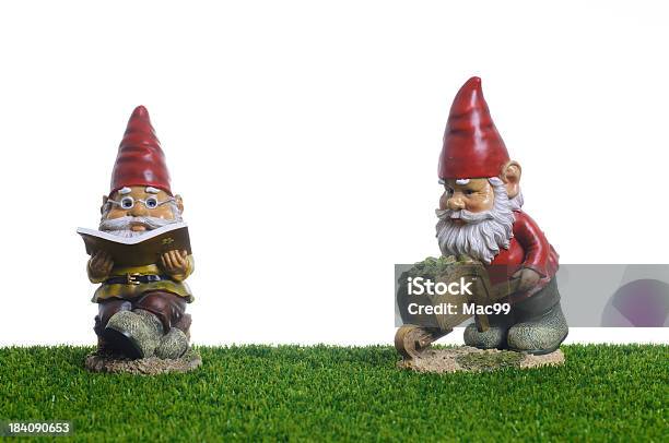 Foto de Trabalho De Gnomos De Jardim e mais fotos de stock de Anão de Jardim - Anão de Jardim, Fundo Branco, Gnomo