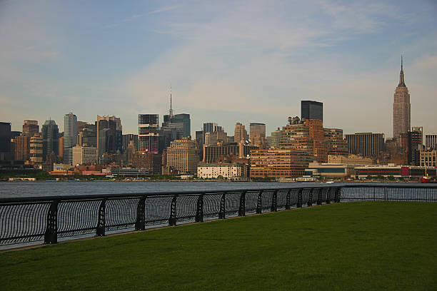 istock Vacant Park Overlooking New York City 184090965