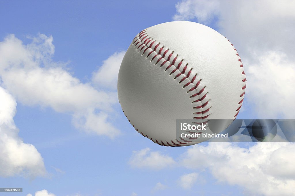 Flying de béisbol - Foto de stock de Juegos libre de derechos