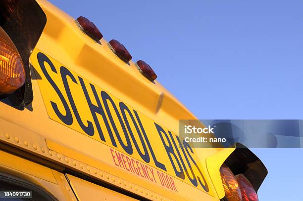 School Autobús Parte Foto de stock y más banco de imágenes de Amarillo - Color - Amarillo - Color, Autobús de colegio, Cielo