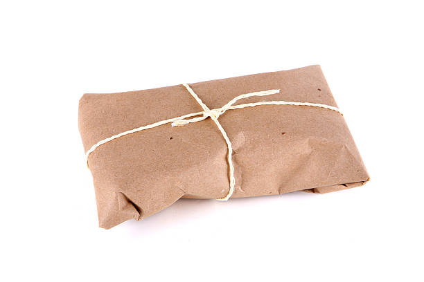 пакет услуг - string package brown paper стоковые фото и изображения