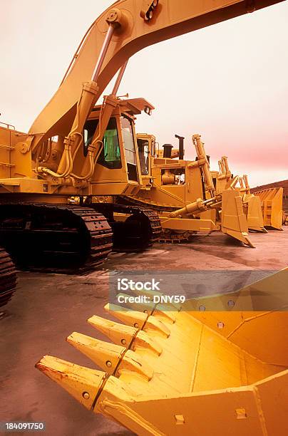 Schwere Ausrüstung Stockfoto und mehr Bilder von Baumaschine - Baumaschine, Baustelle, Maschinenteil - Ausrüstung und Geräte