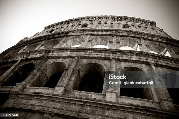 Colosseo - Fotografias de stock e mais imagens de Alto-Contraste - Alto-Contraste, Anfiteatro, Anoitecer