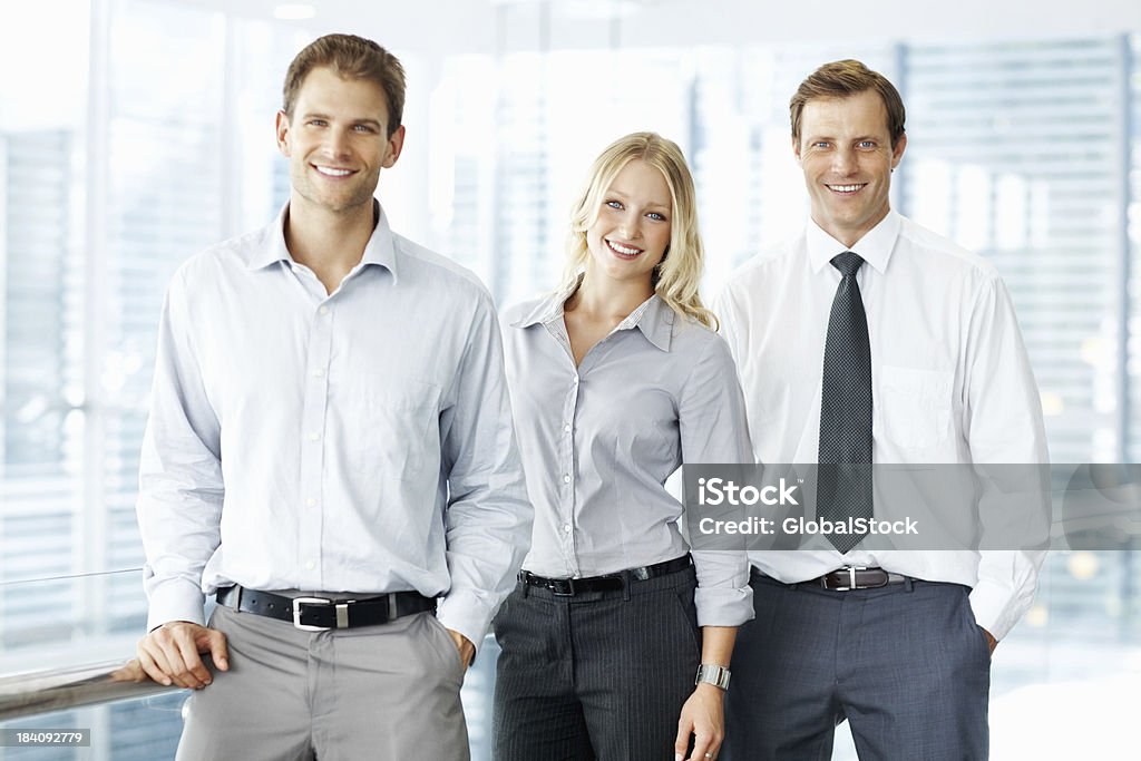 Felices jóvenes ejecutivos - Foto de stock de Adulto libre de derechos
