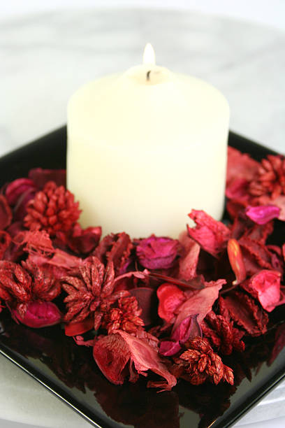 istock candle and pot pouri 184092998
