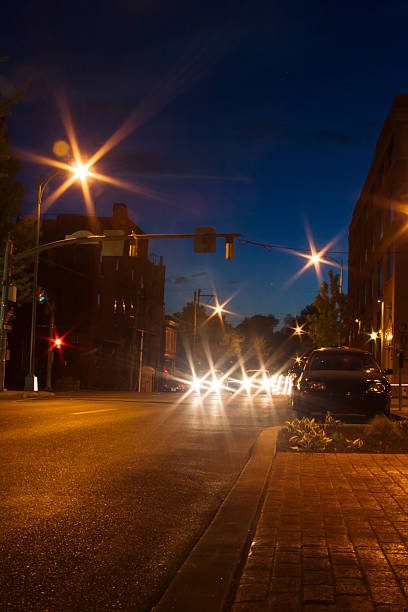 Semáforo de Trânsito à noite - fotografia de stock