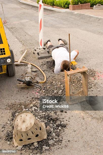 Daños De Drenaje Foto de stock y más banco de imágenes de Acostado - Acostado, Boca de alcantarilla, Drenaje