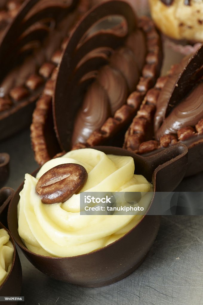 Mini-pâtisserie et une tasse à café - Photo de Aliment libre de droits