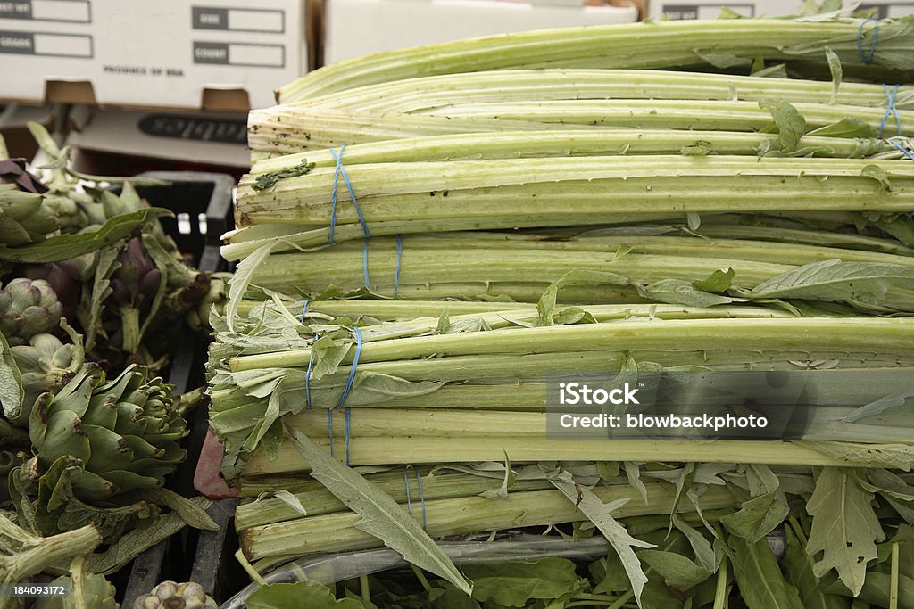 Farmers Market: Karczochy hiszpańskie - Zbiór zdjęć royalty-free (Karczoch hiszpański)