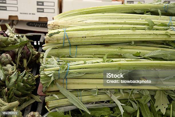 Farmers Market Karczochy Hiszpańskie - zdjęcia stockowe i więcej obrazów Karczoch hiszpański - Karczoch hiszpański, Biznes, Fotografika