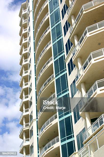 Alto Condominio - Fotografie stock e altre immagini di Appartamento - Appartamento, Architettura, Clima tropicale