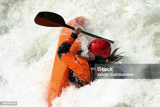 Estilo Libre Navegación En Kayak Foto de stock y más banco de imágenes de Kayak - Piragüismo y canotaje - Kayak - Piragüismo y canotaje, Rápido - Río, White Water Atlanta