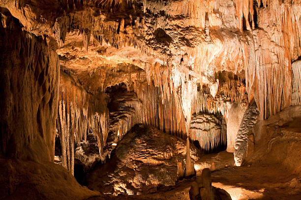 istock Bright Stalactites of Luray Caverns 184094249