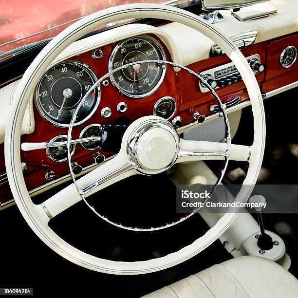 Retro Interior De Carro - Fotografias de stock e mais imagens de Contador de Rotações - Contador de Rotações, 1950-1959, Antigo