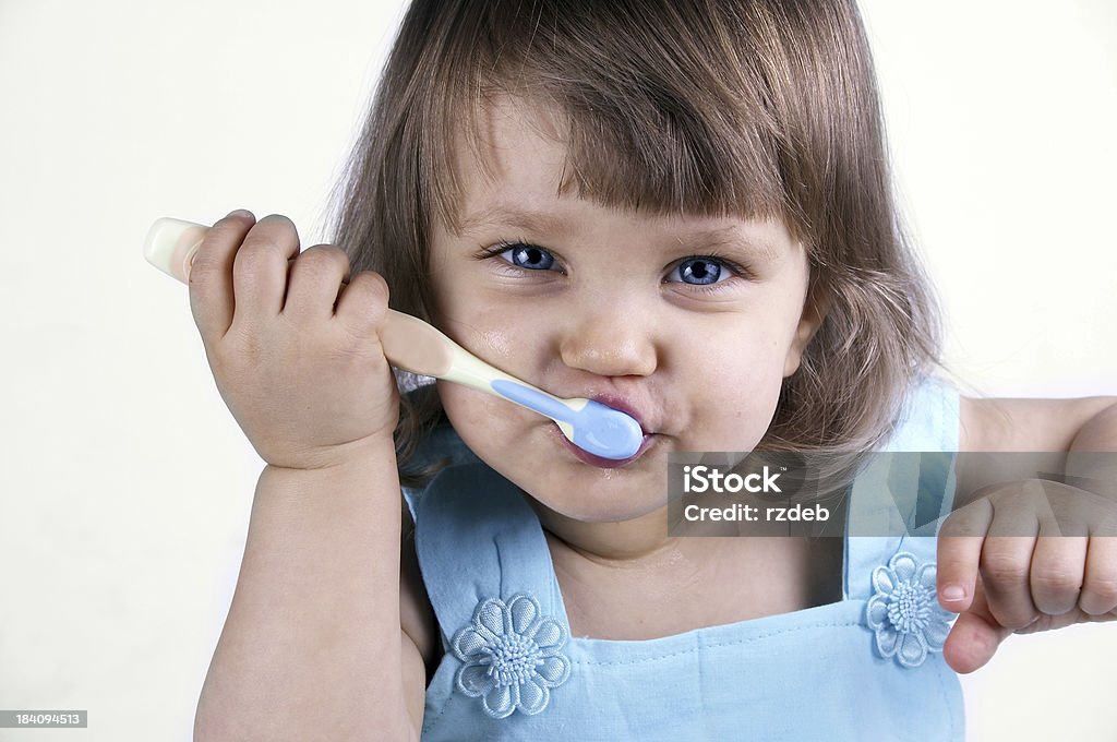 Bambino Lavarsi i denti - Foto stock royalty-free di Apparecchiatura odontoiatrica