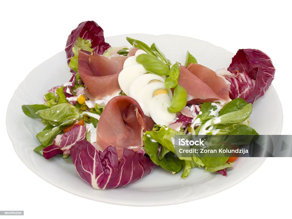 Salada com prosciutto-isolado - Foto de stock de Alimentação Saudável royalty-free