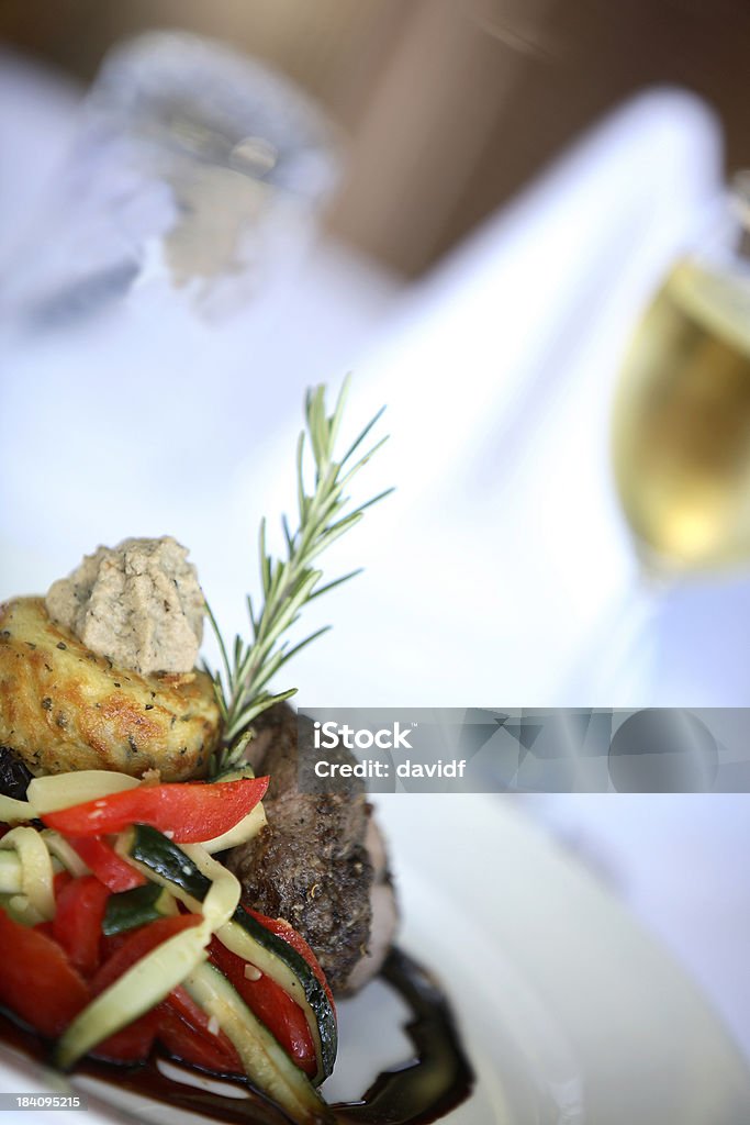 Plato de carne - Foto de stock de Alimento libre de derechos