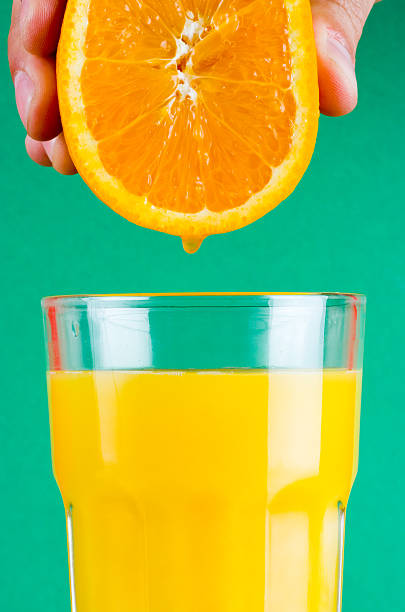 aperte-o! - freshly squeezed orange juice imagens e fotografias de stock