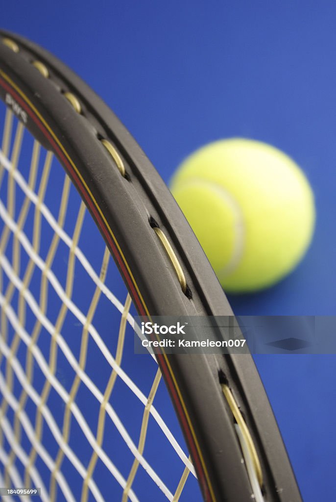 テニスラケットとボール - アウトフォーカスのロイヤリティフリーストックフォト