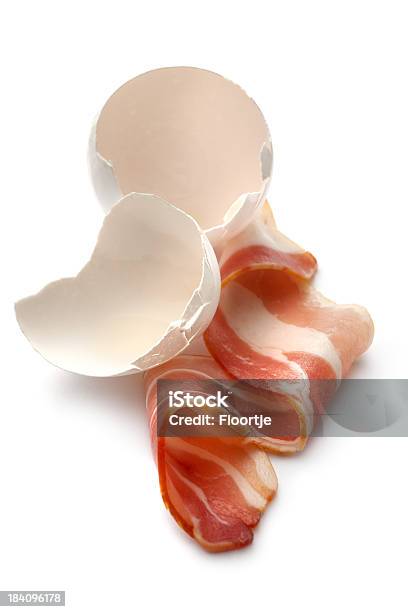 Foto de Ovos Cascadeovo E Bacon e mais fotos de stock de Bacon - Bacon, Carne, Carne de Porco