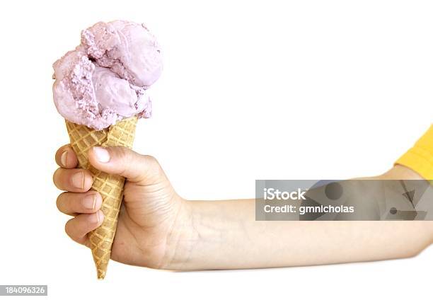 アイスクリームクリーム - 手に持つのストックフォトや画像を多数ご用意 - 手に持つ, アイスクリーム, アイスクリームコーン