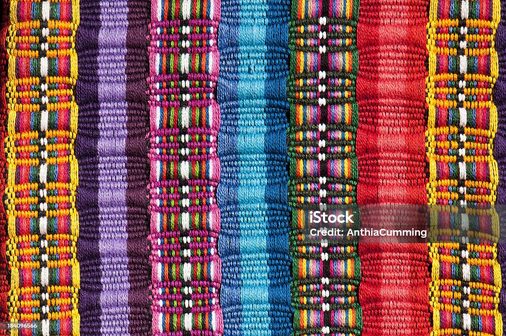 Kurzer Abschnitt ein mexikanisches Muster in leuchtenden Farben - Lizenzfrei Textilien Stock-Foto