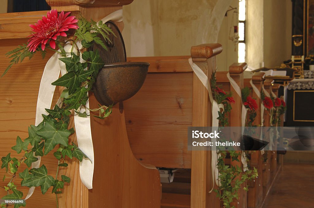 El interior de la iglesia - Foto de stock de Delante de libre de derechos