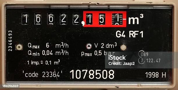 Отделка Из Черной Европейский Gasmeter В Нарушение Норм — стоковые фотографии и другие картинки Природный газ