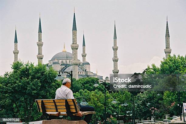 Die Blaue Moschee In Istanbul Türkei Stockfoto und mehr Bilder von Arbeiten - Arbeiten, Architektur, Außenaufnahme von Gebäuden