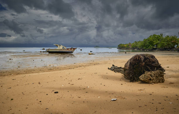 tempesta in arrivo nel wallis - isole wallis e futuna foto e immagini stock