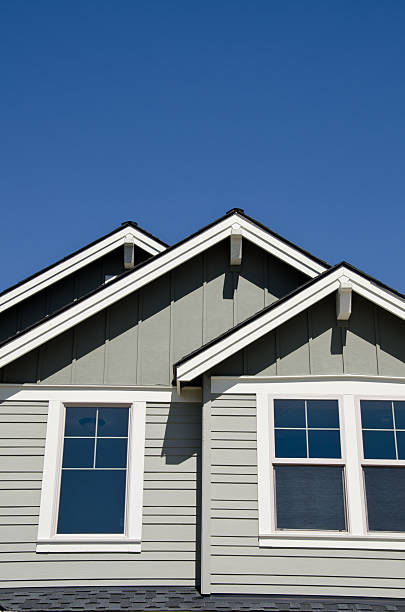 istock Daytime exterior of home 184097667
