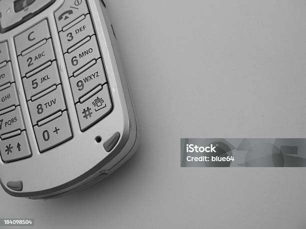 Closeup Telefono Cellulare - Fotografie stock e altre immagini di Affari internazionali - Affari internazionali, Ascoltare, Bianco e nero