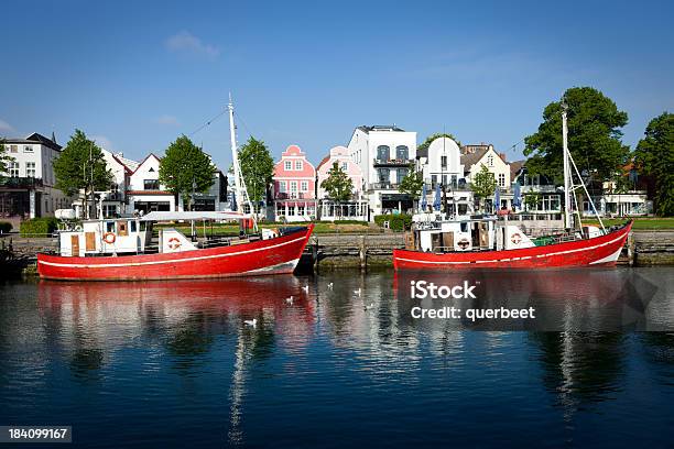 Zwei Alte Fischerboote Im Hafenwarnemünde Deutschland Stockfoto und mehr Bilder von Rostock