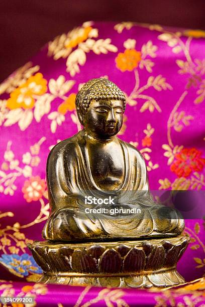 Photo libre de droit de Bouddha Figurine banque d'images et plus d'images libres de droit de Assis - Assis, Bouddha, Bouddhisme