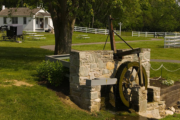 istock Waterwheel in the Amish village 184099347