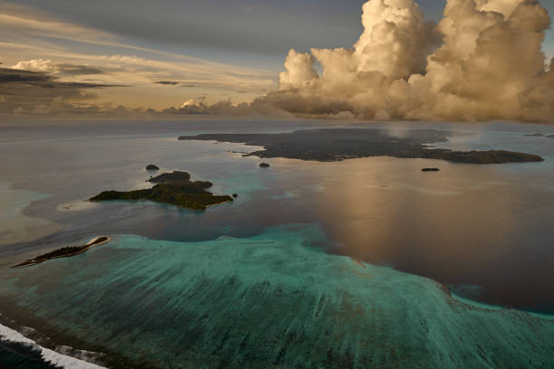 tramonto nel vallese - isole wallis e futuna foto e immagini stock