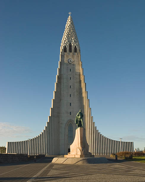 istock Hallgrímskirkja,  early morning 184099568