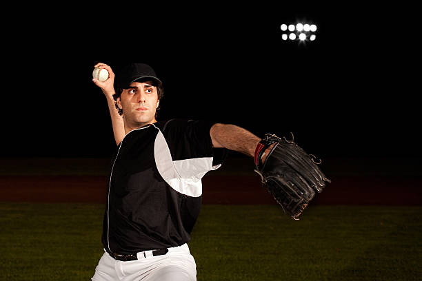 lançador () no plano de acção de beisebol de - baseball diamond flash imagens e fotografias de stock