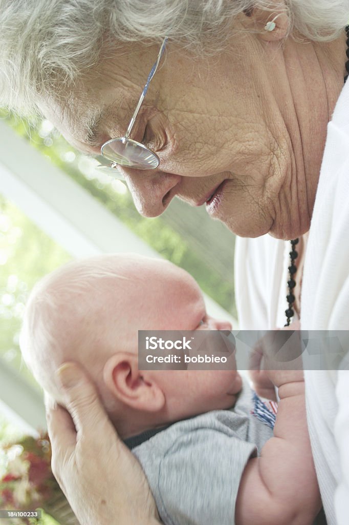 Grande Nonna di amore - Foto stock royalty-free di 70-79 anni