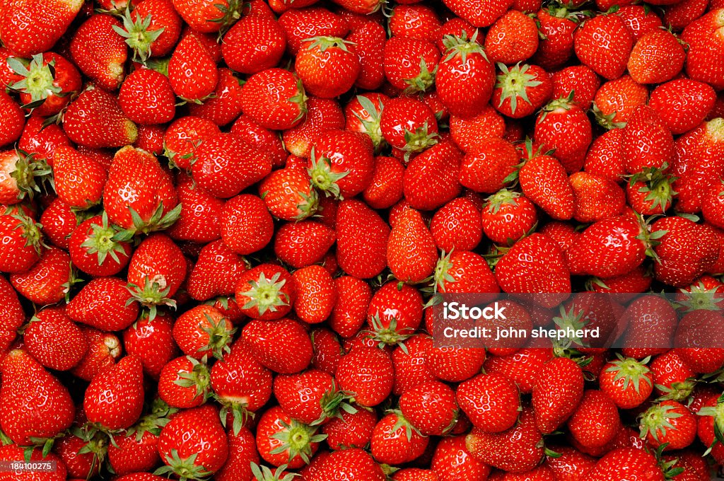 Fundo, centenas de tomates Morangos - Royalty-free Morango Foto de stock