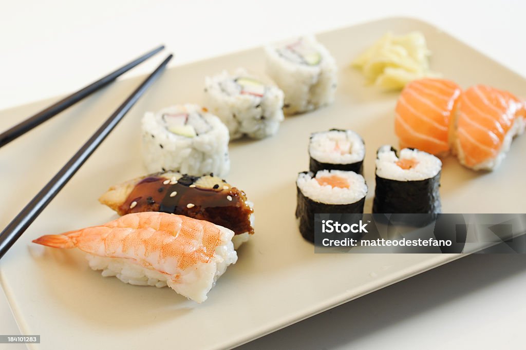 Assiette de sushis - Photo de Algue libre de droits