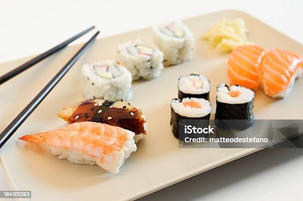 Foto de Prato De Sushi e mais fotos de stock de Abacate - Abacate, Alga, Alimentação Saudável