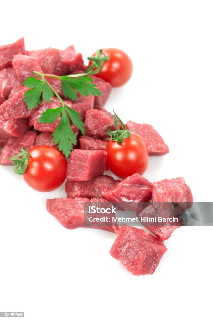 A dadini carne cruda con Pomodoro perino - Foto stock royalty-free di Carne