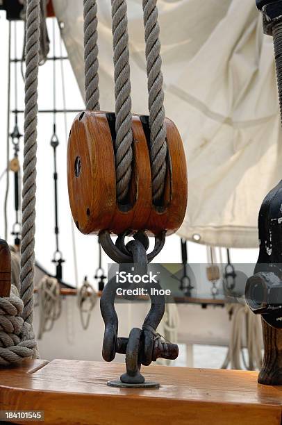 Seil Seilzug Einer Tall Ship Stockfoto und mehr Bilder von Drehen - Drehen, Flaschenzug, Fotografie