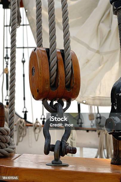 ロープのプーリーの帆船 - ねじれたのストックフォトや画像を多数ご用意 - ねじれた, コントロール, セーリング